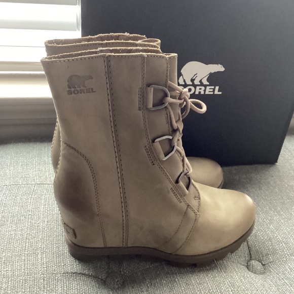 SOREL Joan of Arctic II Waterproof Wedge Boot (Women) 8M - Picture 1 of 14
